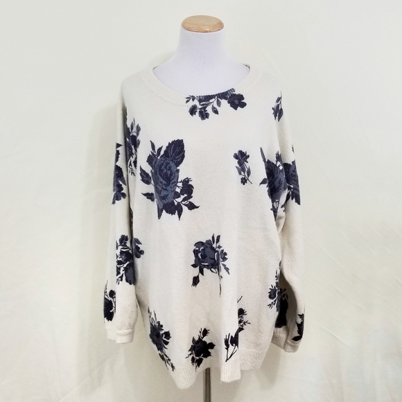 Chelsea & Theodore Sweaters - Chelsea & Theodore rose garden sweater oversized L